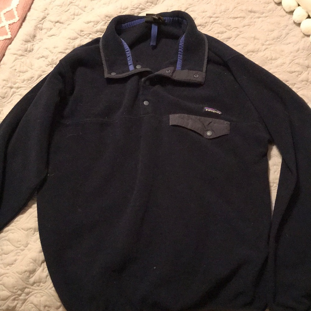 Men’s navy Patagonia pullover